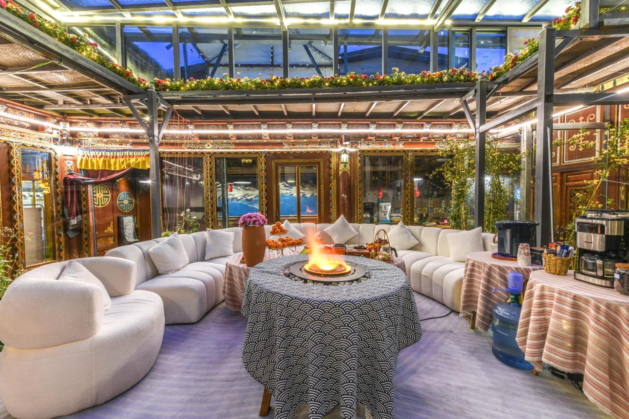 Hotel The Blue Mountains On The Moon Shangri-La Exterior foto